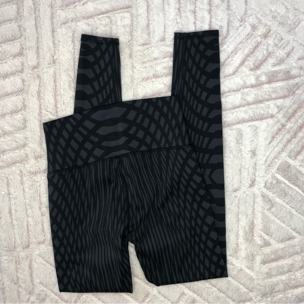 Alo Leggings - Picture 5 of 7